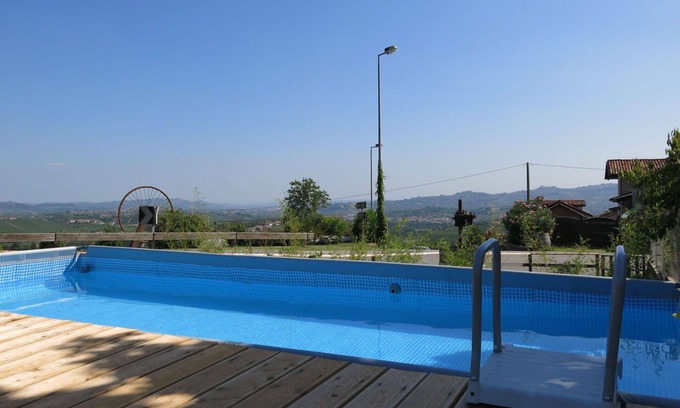 La Morra Apartment | Lovely apartment for 2 guests with WIFI, pool, TV, patio, pets allowed and parking