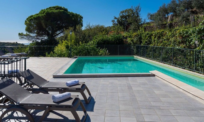 Valloria Apartment | Lovely apartment for 4 people with WIFI, pool, hot tub, TV, patio and parking