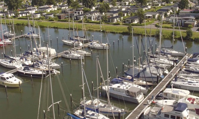 Dordtse Biesbosch Apartment | Lovely apartment for 4 people with WIFI, TV, terrace and parking