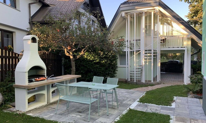 Lesce Apartment | Lovely apartment for 5 people with pool, A/C, WIFI, TV and parking