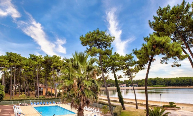 Soustons Apartment | Lovely apartment for 4 guests with WIFI, pool, TV, terrace, pets allowed and parking