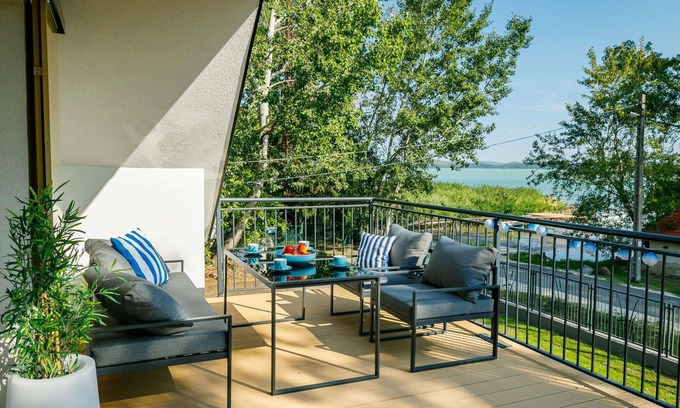 Balatonszarszo Apartment | Lovely apartment for 7 guests with WIFI, A/C, TV and terrace