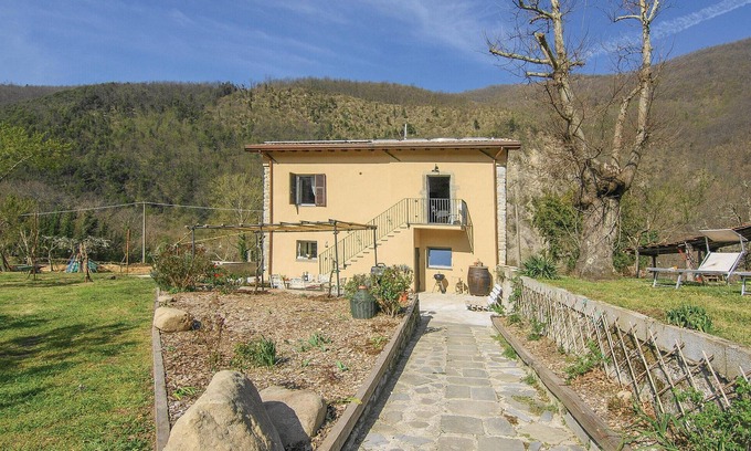Arlia Apartment | Lovely apartment in Fivizzano with WiFi