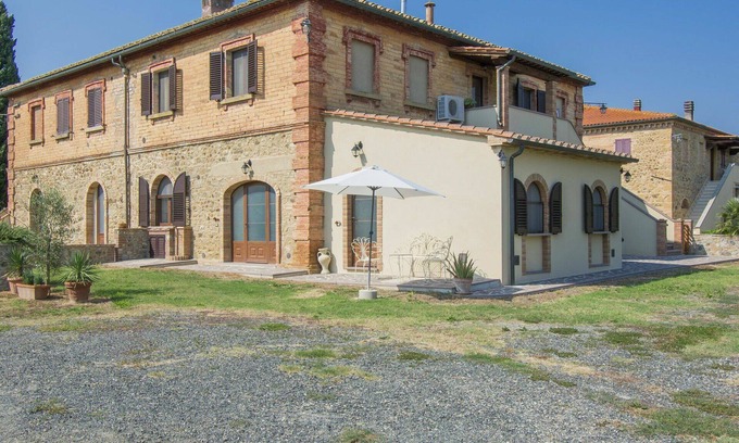 Pomarance Villa | Lovely apartment in villa for 7 people with A/C, WIFI, terrace, pets allowed and parking
