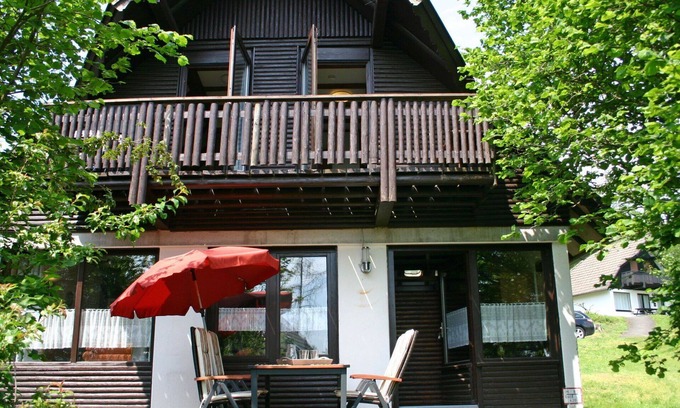 Frankenau House | Lovely apartment in villa for 3 people with WIFI, TV and terrace