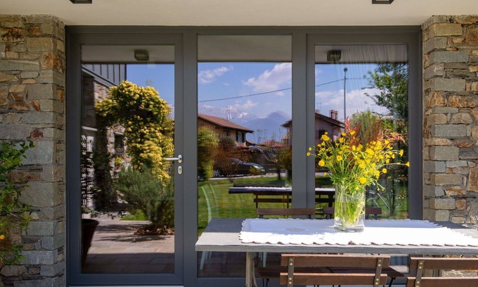 Colico Piano House | Lovely apartment in villa for 4 guests with WIFI, terrace and parking