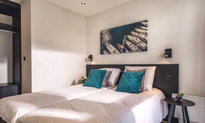 Maurik House | Lovely apartment in villa for 4 guests with WIFI, TV, terrace, pets allowed and parking
