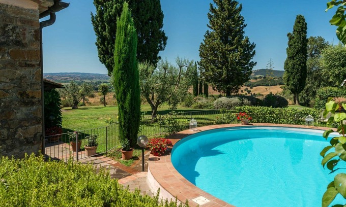 Campagnatico Villa | Lovely apartment in villa with pool, A/C, WIFI, patio, pets allowed, panoramic view and parking