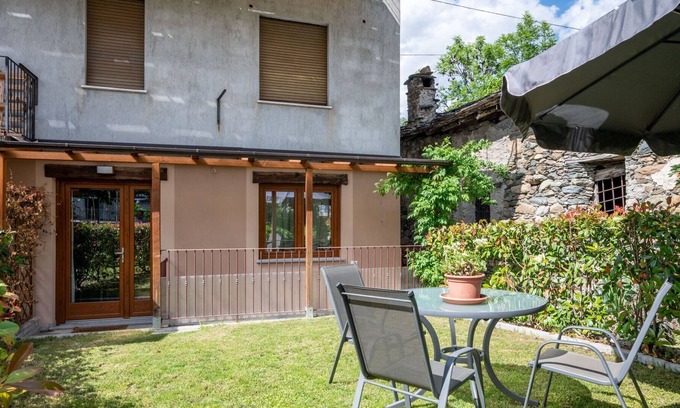 Cors Apartment | Lovely apartment for 2 people with WIFI, TV, patio and parking