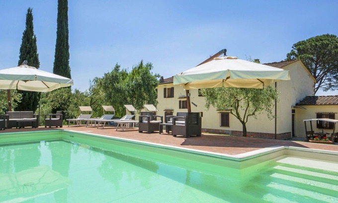 Lamporecchio Villa | Lovely apartment in villa with private pool, WIFI, TV, balcony, pets allowed and parking