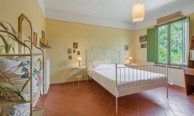 Monteriggioni Apartment | Lovely apartment with WIFI, TV, pets allowed, panoramic view and parking, close to San Gimignano