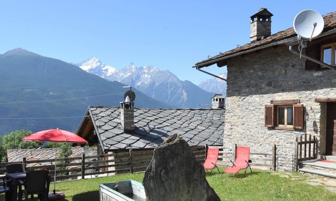 Sarre Apartment | Lovely apartment for 5 people with TV, pets allowed and parking, close to Aosta
