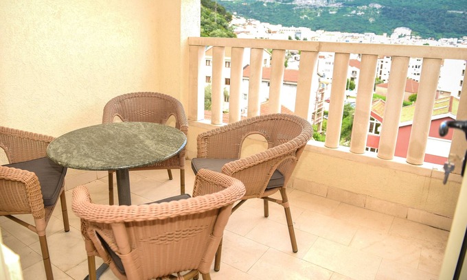 Bijeli do Apartment | Lovely Apartment near city center with Sea View
