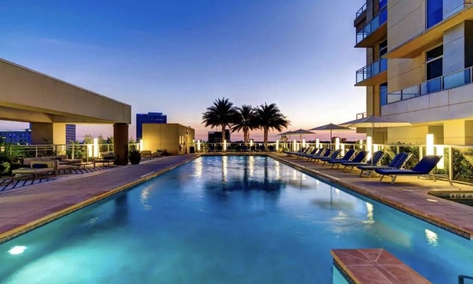 The Galleria Condo | Lovely apartment with beautiful view and sunset