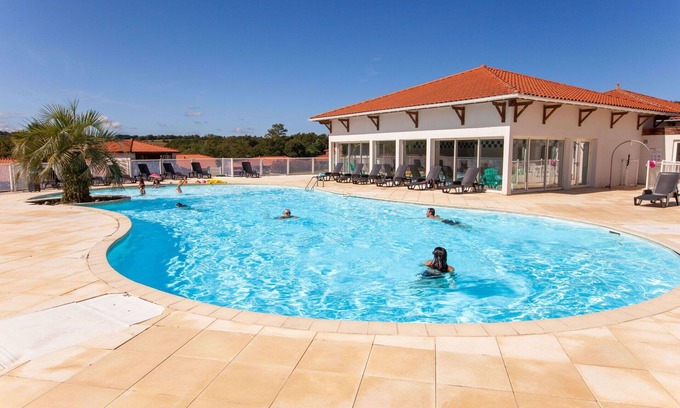 Cassen Apartment | Lovely apartment with internet, pool, TV, terrace, pets allowed, panoramic view and parking