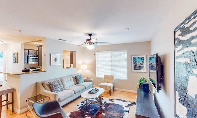 Westfield Condo | Lovely Austin condo close to downtown with streaming, W/D, central AC, & WiFi