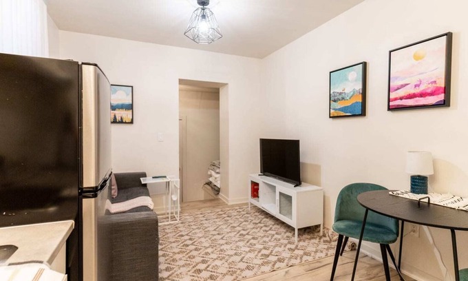 Beasley Apartment | Lovely Bachelor in the Heart of Hamilton