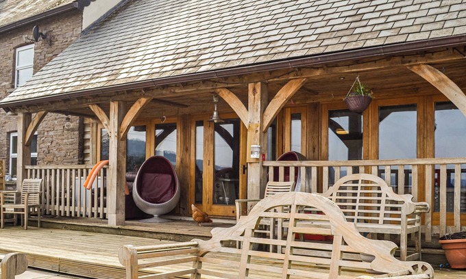 Talybont-on-Usk Cottage | Lovely barn conversion with private swimming pool.