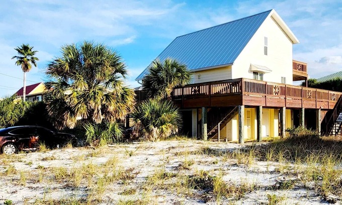 Toilla Segunda House | Lovely Beach Getaway ~ Steps To The Beach ~ The Perfect Family Escape!