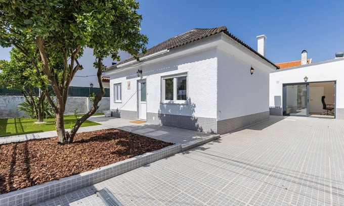 Charneca de Caparica e Sobreda House | Lovely Beach House in Aroeira by LovelyStay