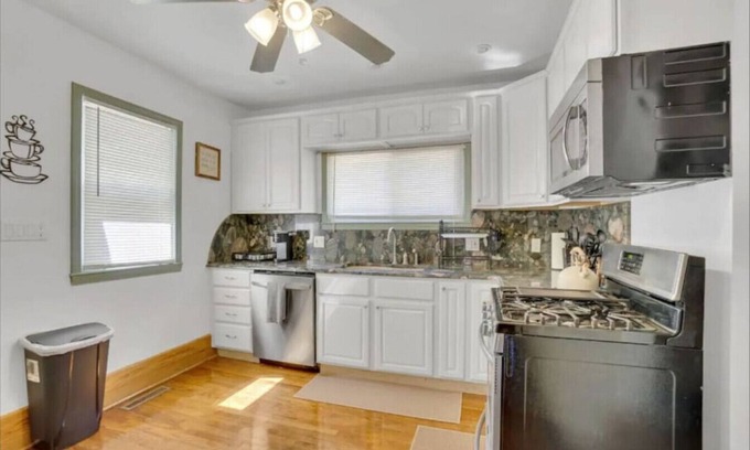 Waverly House | Lovely Bright Lansing Home 3BR/2BA