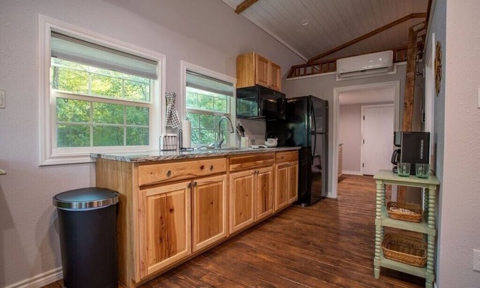 Wood County Cabin | Lovely cabin located on the edge of a stocked pond
