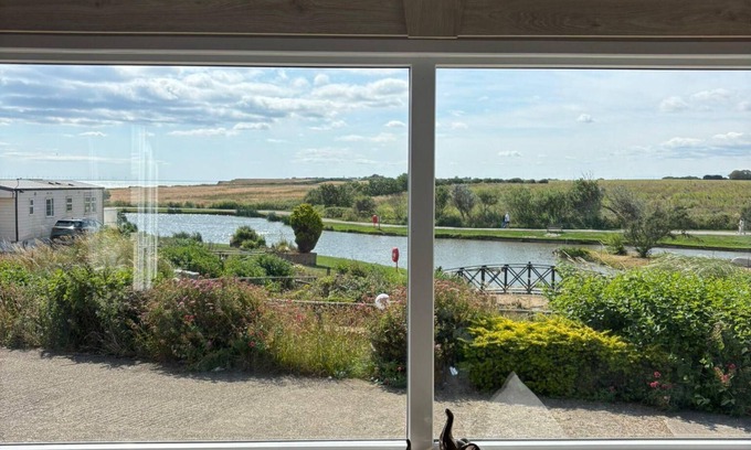 Winestead House | Lovely caravan with full lake views and decking in Yorkshire, ref 71010Q