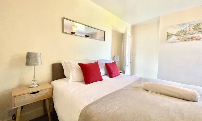 Canterbury House | Lovely Central 2 Bed House in Canterbury