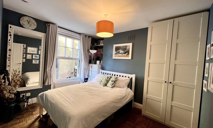 Oval Apartment | Lovely central one bedroom flat with outdoor space, Kennington