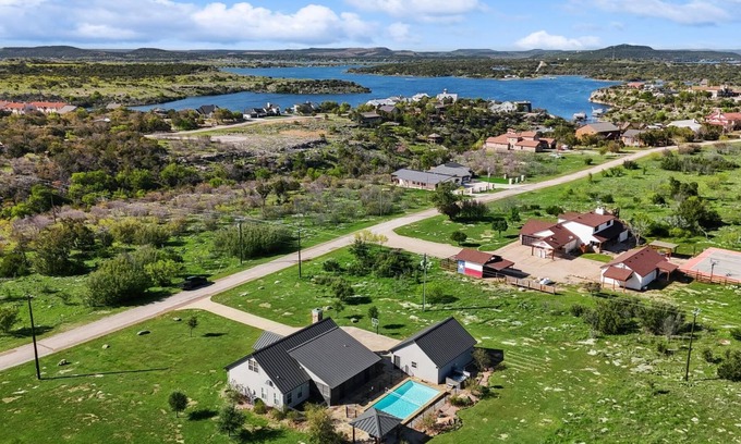Palo Pinto County House | Lovely Chateau- near Hells Gate with pool/hot tub/grilling area and game room