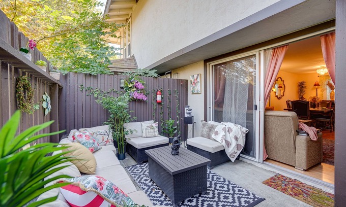 Concord House | Lovely Concord Townhome Retreat w/Community Pool!