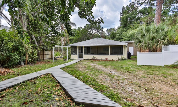 Laurel Cottage | Lovely cottage close to beach