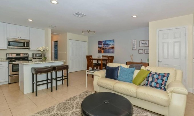 South Sarasota House | Lovely Cottage near the Beach and Downtown Sarasota