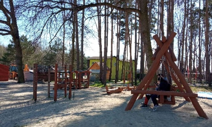 Hradec Kralove House | Lovely apartment in villa for 12 people with WIFI, TV, patio, pets allowed and parking