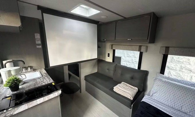 Grantham House | Lovely Deluxe RV Comfy Experience 3B 1Bt