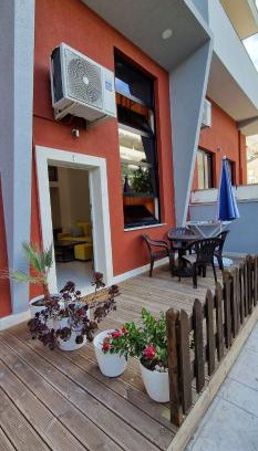 Vlore Apartment | Lovely duplex apartment with patio, 100m from the beach!