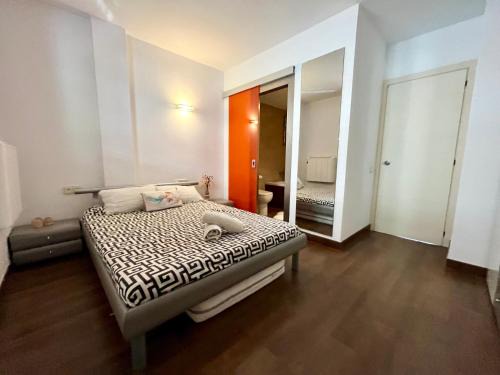 Santa Eulalia del Rio House | Lovely Ensuite Double Room in Shared Apartment in the Centre of Santa Eularia - close to the Beach, Shops, Bars and Restaurants