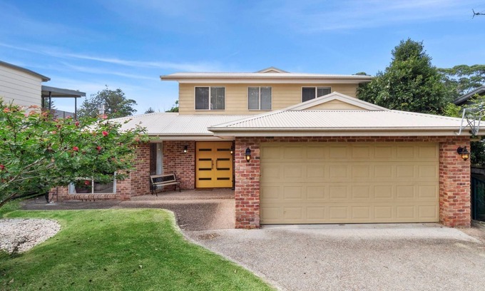 South Durras House | Lovely family beach house. Pet friendly and walk to beach
