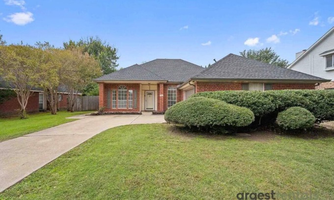 South Arlington House | Lovely Family Home | Garage | Patio | Pet Friendly