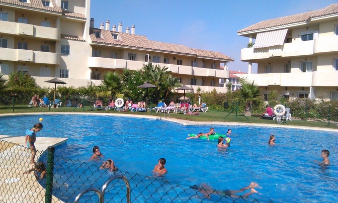 Puerto de la Duquesa Apartment | lovely flat (ground floor) at Manilva (Andalucia): 5 P/2 pools/300m beach