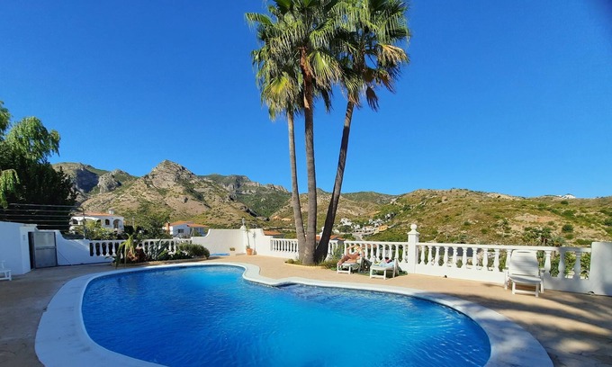 Gandia Apartment | Lovely Flat With Heated Pool