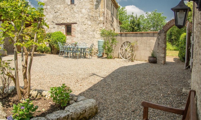 Saint Maurin House | Lovely gite at edge of a village with privat pool