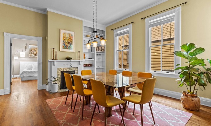 Wilmington Historic District House | Lovely Historic 2 bedroom steps to Riverwalk -Fully stocked!