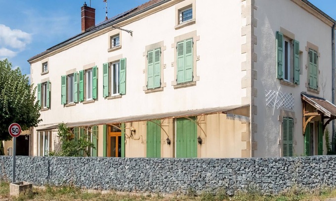 Dompierre-les-Ormes House | Lovely holiday home in Dompierre Les Ormes with bubble bath