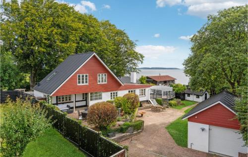 Hvidbjerg Strand House | Lovely Home In Børkop With Kitchen