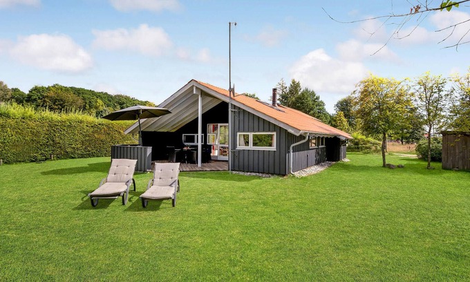 Lyngsbæk Strand House | Lovely home in Ebeltoft with sauna