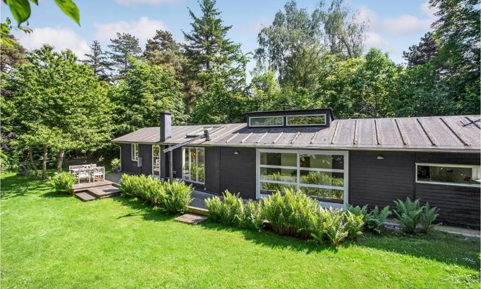Hoeve Strand House | Lovely Home In Fårevejle With Kitchen