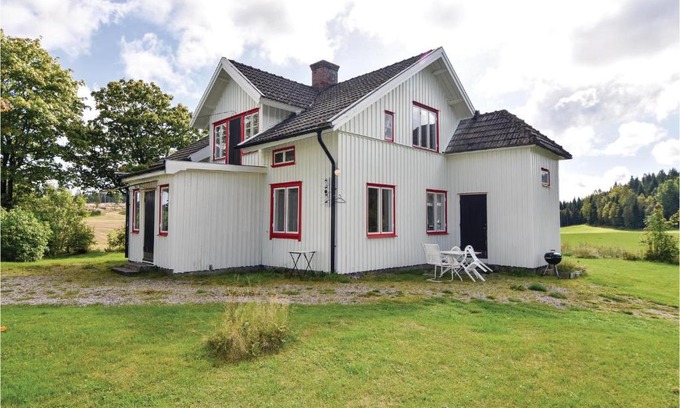 Fargelanda Municipality House | Lovely Home In Högsäter With Kitchen