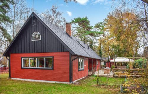 Hollviken House | Lovely Home In Höllviken With Kitchen