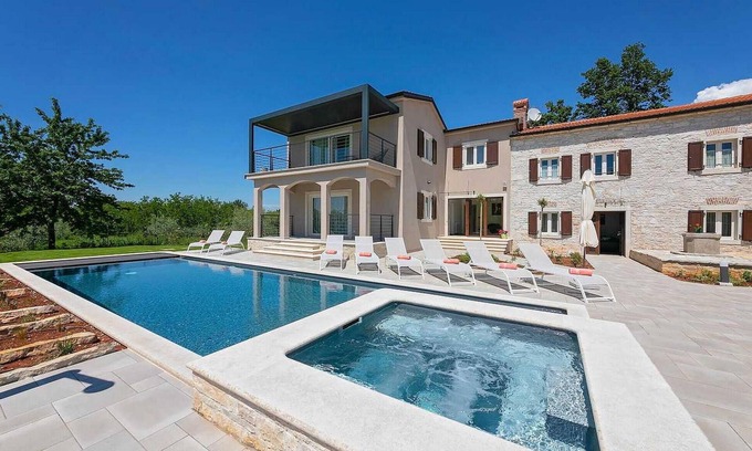 Kastelir-Labinci House | Lovely home in Kastelir-Labinci